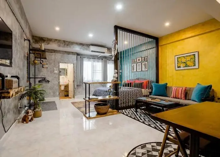 Double With Balcony & Private Bath By Smile Loft Bangkok