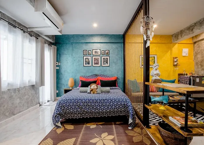 Double With Balcony & Private Bath By Smile Loft Bangkok