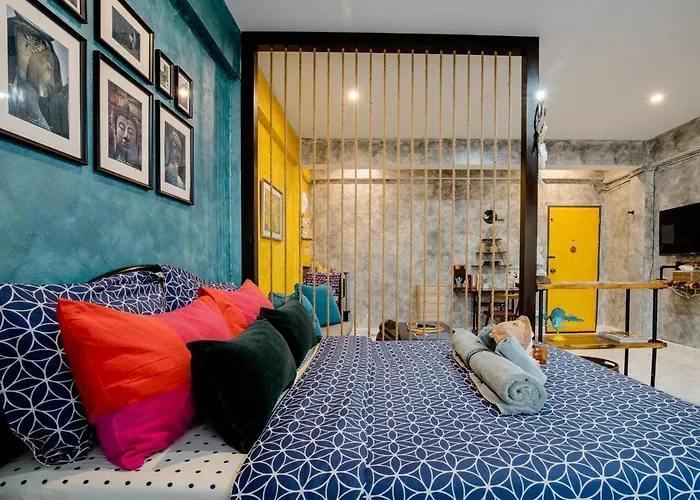 Double With Balcony & Private Bath By Smile Loft *